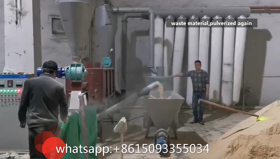 A video to guide how does the wood sawdust powder pulverizer machine work.